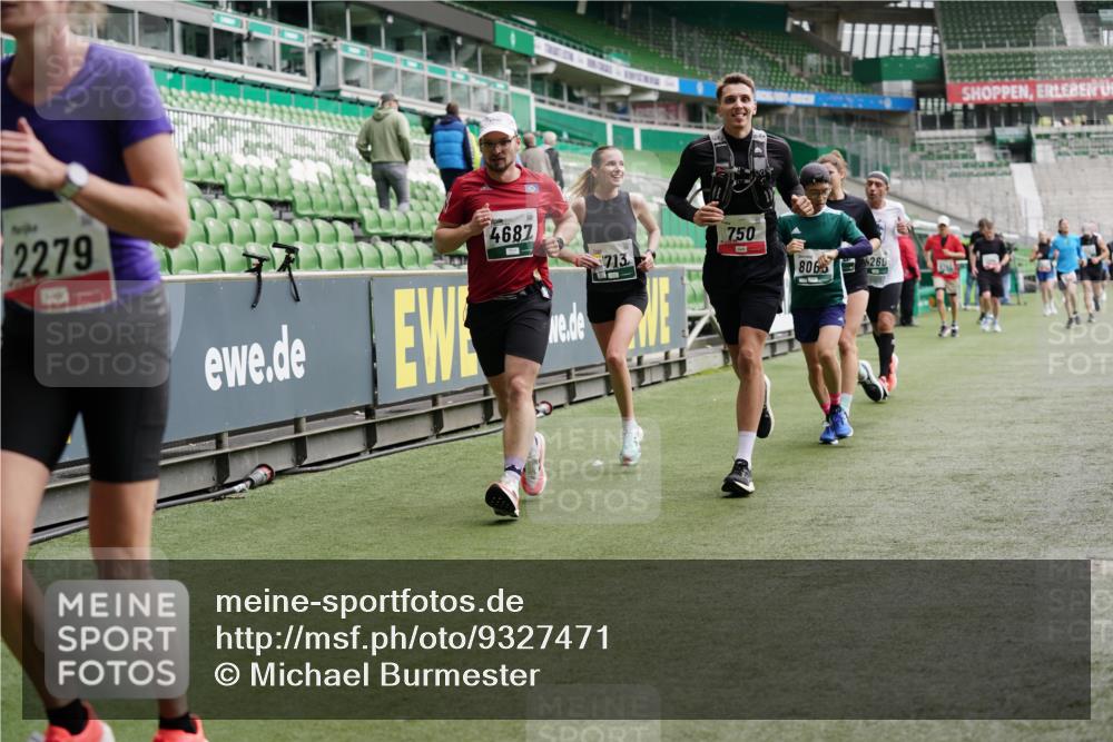 05.10.2025 - 20. swb-Marathon Bremen Michael Burmester http://msf.ph/oto/9327471 05.10.2025 12:51:24 Laufen im Stadion 334, 503, 601, 750, 754, 914, 1037, 1064, 1120, 1314, 1450, 1499, 1577, 1689, 1701, 1748, 1909, 1911, 2059, 2279, 2283, 2350, 2447, 2493, 2526, 3267, 3419, 3608, 3661, 4032, 4104, 4260, 4652, 4654, 4687, 5551, 5817, 5838, 5847, 5910, 6066, 6210, 6252, 6401, 6477, 6773, 6775, 7713, 7723, 8066, 8083, 8682, 8740, 8780, 8995, 122, 688, 736, 745, 1025, 1033, 1044, 1166, 1359, 2381, 3291, 4366, 4962, 5184, 5418, 6681, 7493 meine-sportfotos.de