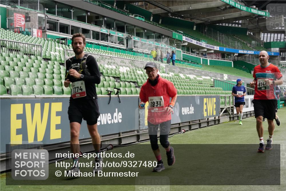 05.10.2025 - 20. swb-Marathon Bremen Michael Burmester http://msf.ph/oto/9327480 05.10.2025 12:55:53 Laufen im Stadion 78, 240, 325, 760, 901, 984, 989, 1261, 1326, 1490, 1531, 1774, 1825, 1910, 1931, 2022, 2134, 2149, 2162, 2459, 2490, 2605, 2716, 2884, 2942, 3074, 3161, 3489, 3515, 3519, 3612, 3749, 3838, 3944, 4052, 4079, 4116, 4149, 4195, 4212, 4288, 4432, 4456, 4796, 4823, 4853, 5093, 5152, 5177, 5289, 5370, 5484, 5490, 5554, 5615, 5691, 5719, 5833, 5907, 6048, 6070, 6106, 6276, 6441, 6515, 6570, 6615, 6689, 6744, 6797, 6820, 6937, 8060, 8144, 8222, 124, 169, 6527 meine-sportfotos.de