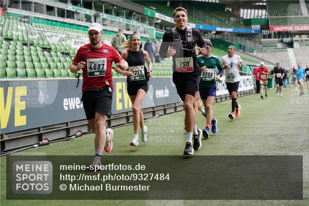 05.10.2025 - 20. swb-Marathon Bremen Michael Burmester http://msf.ph/oto/9327484 05.10.2025 12:51:25 Laufen im Stadion 334, 503, 601, 750, 754, 914, 1037, 1064, 1120, 1314, 1450, 1499, 1577, 1689, 1701, 1748, 1909, 1911, 1926, 2059, 2279, 2283, 2350, 2447, 2493, 2526, 3267, 3419, 3608, 3661, 4032, 4104, 4260, 4652, 4654, 4687, 5551, 5817, 5838, 5847, 5910, 6066, 6210, 6252, 6401, 6477, 6773, 6775, 7713, 7723, 8066, 8083, 8682, 8740, 8780, 8995, 122, 688, 745, 1033, 1044, 1166, 1359, 2381, 3291, 4366, 4962, 5184, 5418, 6681, 7493 meine-sportfotos.de