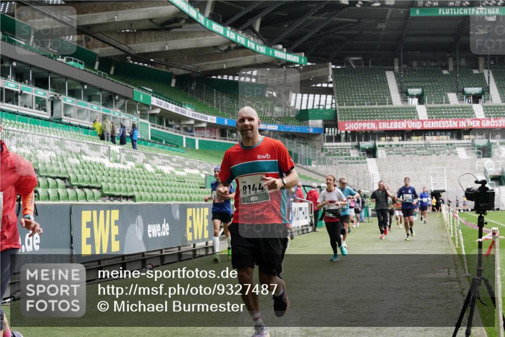 05.10.2025 - 20. swb-Marathon Bremen Michael Burmester http://msf.ph/oto/9327487 05.10.2025 12:55:54 Laufen im Stadion 78, 240, 325, 760, 830, 901, 984, 989, 1261, 1326, 1490, 1531, 1774, 1825, 1910, 1931, 2022, 2134, 2149, 2162, 2459, 2490, 2605, 2716, 2884, 2942, 3074, 3161, 3489, 3515, 3519, 3612, 3749, 3838, 3944, 4052, 4079, 4116, 4149, 4195, 4212, 4288, 4432, 4456, 4485, 4796, 4823, 4853, 5093, 5152, 5177, 5289, 5370, 5484, 5490, 5554, 5615, 5691, 5719, 5833, 5907, 6048, 6070, 6106, 6276, 6441, 6515, 6570, 6615, 6689, 6744, 6797, 6820, 6937, 8060, 8144, 8222, 124, 169, 6527 meine-sportfotos.de