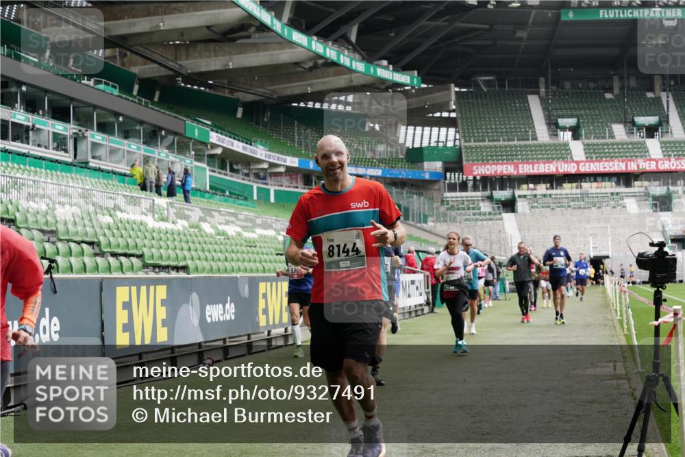 05.10.2025 - 20. swb-Marathon Bremen Michael Burmester http://msf.ph/oto/9327491 05.10.2025 12:55:54 Laufen im Stadion 78, 240, 325, 760, 830, 901, 984, 989, 1261, 1326, 1490, 1531, 1774, 1825, 1910, 1931, 2022, 2134, 2149, 2162, 2459, 2490, 2605, 2716, 2884, 2942, 3074, 3161, 3489, 3515, 3519, 3612, 3749, 3838, 3944, 4052, 4079, 4116, 4149, 4195, 4212, 4288, 4432, 4456, 4485, 4796, 4823, 4853, 5093, 5152, 5177, 5289, 5370, 5484, 5490, 5554, 5615, 5691, 5719, 5833, 5907, 6048, 6070, 6106, 6276, 6441, 6515, 6570, 6615, 6689, 6744, 6797, 6820, 6937, 8060, 8144, 8222, 124, 169, 6527 meine-sportfotos.de