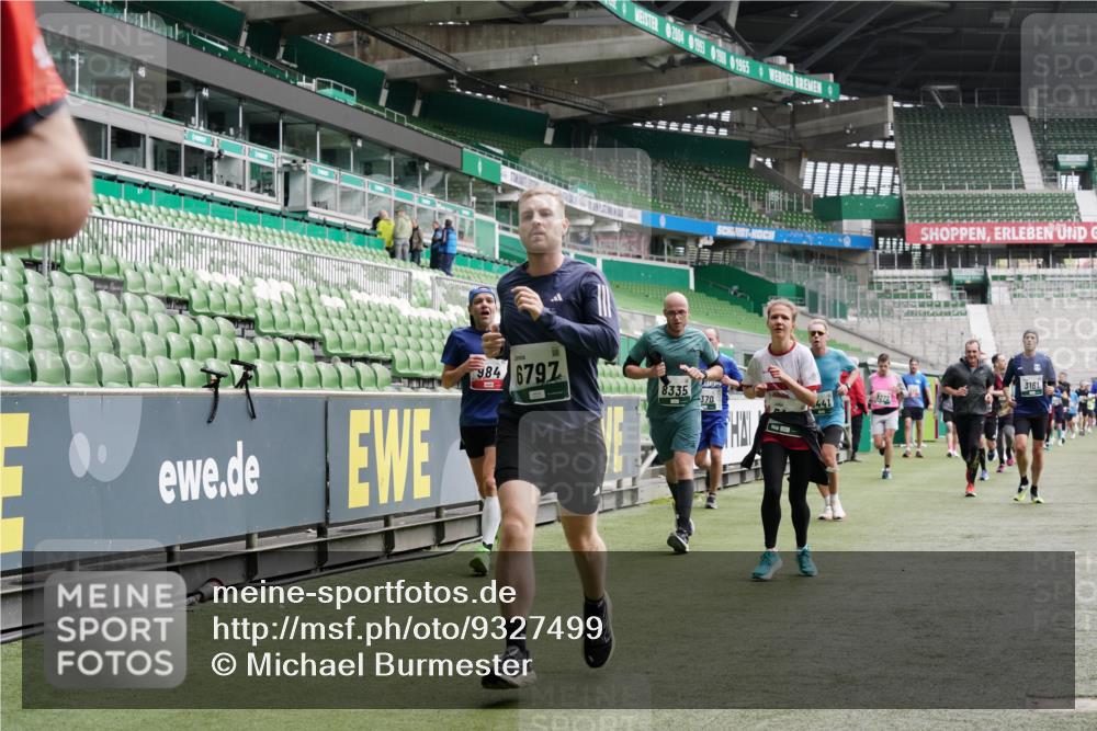 05.10.2025 - 20. swb-Marathon Bremen Michael Burmester http://msf.ph/oto/9327499 05.10.2025 12:55:55 Laufen im Stadion 78, 240, 325, 760, 830, 901, 984, 989, 1261, 1326, 1490, 1531, 1774, 1825, 1910, 1931, 2022, 2134, 2149, 2162, 2459, 2490, 2605, 2716, 2884, 2942, 3074, 3161, 3489, 3515, 3519, 3612, 3749, 3838, 3944, 4052, 4079, 4116, 4149, 4195, 4212, 4288, 4432, 4456, 4485, 4796, 4823, 4853, 5093, 5152, 5177, 5289, 5370, 5484, 5490, 5554, 5615, 5691, 5719, 5833, 5907, 6048, 6070, 6106, 6276, 6441, 6515, 6570, 6615, 6689, 6744, 6797, 6820, 6937, 8060, 8144, 8222, 124, 169, 6527 meine-sportfotos.de