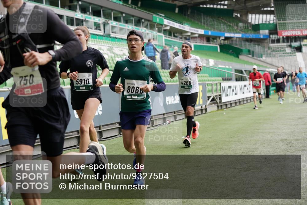 05.10.2025 - 20. swb-Marathon Bremen Michael Burmester http://msf.ph/oto/9327504 05.10.2025 12:51:26 Laufen im Stadion 334, 503, 601, 750, 754, 914, 1037, 1064, 1120, 1314, 1450, 1499, 1577, 1689, 1701, 1748, 1909, 1911, 1926, 2059, 2279, 2283, 2350, 2447, 2493, 2526, 3267, 3419, 3608, 3661, 4032, 4104, 4260, 4652, 4654, 4687, 5551, 5817, 5838, 5847, 5910, 6066, 6210, 6252, 6401, 6477, 6773, 6775, 7713, 7723, 8066, 8083, 8682, 8740, 8780, 8995, 122, 688, 745, 1033, 1044, 1166, 1359, 1450, 2381, 3291, 4366, 4962, 5184, 5418, 6252, 6681, 7493 meine-sportfotos.de