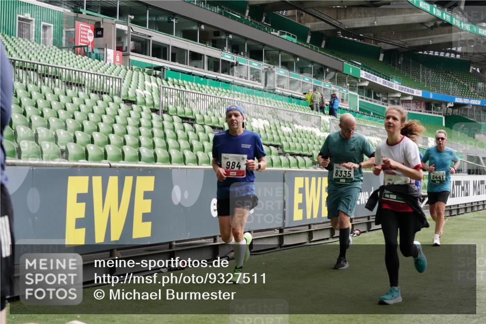 05.10.2025 - 20. swb-Marathon Bremen Michael Burmester http://msf.ph/oto/9327511 05.10.2025 12:55:57 Laufen im Stadion 78, 240, 325, 760, 830, 901, 984, 989, 1261, 1326, 1490, 1531, 1774, 1825, 1910, 1931, 2022, 2134, 2149, 2162, 2459, 2490, 2605, 2716, 2884, 2942, 3074, 3161, 3489, 3515, 3519, 3612, 3749, 3838, 3944, 4052, 4079, 4116, 4149, 4195, 4212, 4288, 4432, 4456, 4485, 4796, 4853, 5093, 5152, 5177, 5289, 5370, 5484, 5490, 5554, 5615, 5691, 5719, 5833, 5907, 6048, 6070, 6106, 6276, 6441, 6515, 6570, 6615, 6689, 6744, 6797, 6820, 6937, 8060, 8144, 8222, 124, 6527 meine-sportfotos.de