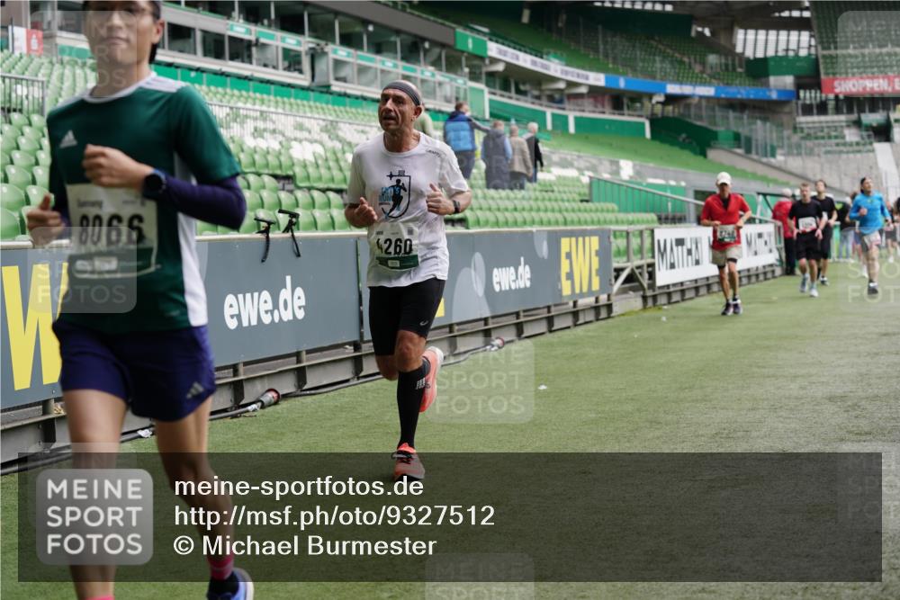 05.10.2025 - 20. swb-Marathon Bremen Michael Burmester http://msf.ph/oto/9327512 05.10.2025 12:51:27 Laufen im Stadion 334, 503, 601, 750, 754, 914, 1037, 1064, 1120, 1314, 1499, 1577, 1689, 1701, 1748, 1909, 1911, 1926, 2059, 2279, 2283, 2350, 2447, 2493, 2526, 3267, 3419, 3608, 3661, 4032, 4104, 4260, 4652, 4654, 4687, 4781, 5551, 5817, 5838, 5847, 5910, 6066, 6210, 6401, 6477, 6773, 6775, 7713, 7723, 8066, 8083, 8682, 8740, 8780, 8995, 122, 688, 745, 1033, 1044, 1166, 1450, 2381, 3291, 4366, 4962, 5184, 5418, 6252, 6681, 7493 meine-sportfotos.de
