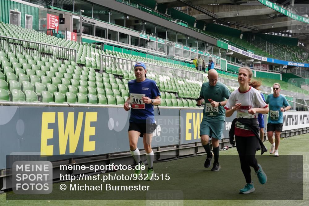 05.10.2025 - 20. swb-Marathon Bremen Michael Burmester http://msf.ph/oto/9327515 05.10.2025 12:55:57 Laufen im Stadion 78, 240, 325, 760, 830, 901, 984, 989, 1261, 1326, 1490, 1531, 1774, 1825, 1910, 1931, 2022, 2134, 2149, 2162, 2459, 2490, 2605, 2716, 2884, 2942, 3074, 3161, 3489, 3515, 3519, 3612, 3749, 3838, 3944, 4052, 4079, 4116, 4149, 4195, 4212, 4288, 4432, 4456, 4485, 4796, 4853, 5093, 5152, 5177, 5289, 5370, 5484, 5490, 5554, 5615, 5691, 5719, 5833, 5907, 6048, 6070, 6106, 6276, 6441, 6515, 6570, 6615, 6689, 6744, 6797, 6820, 6937, 8060, 8144, 8222, 124, 6527 meine-sportfotos.de