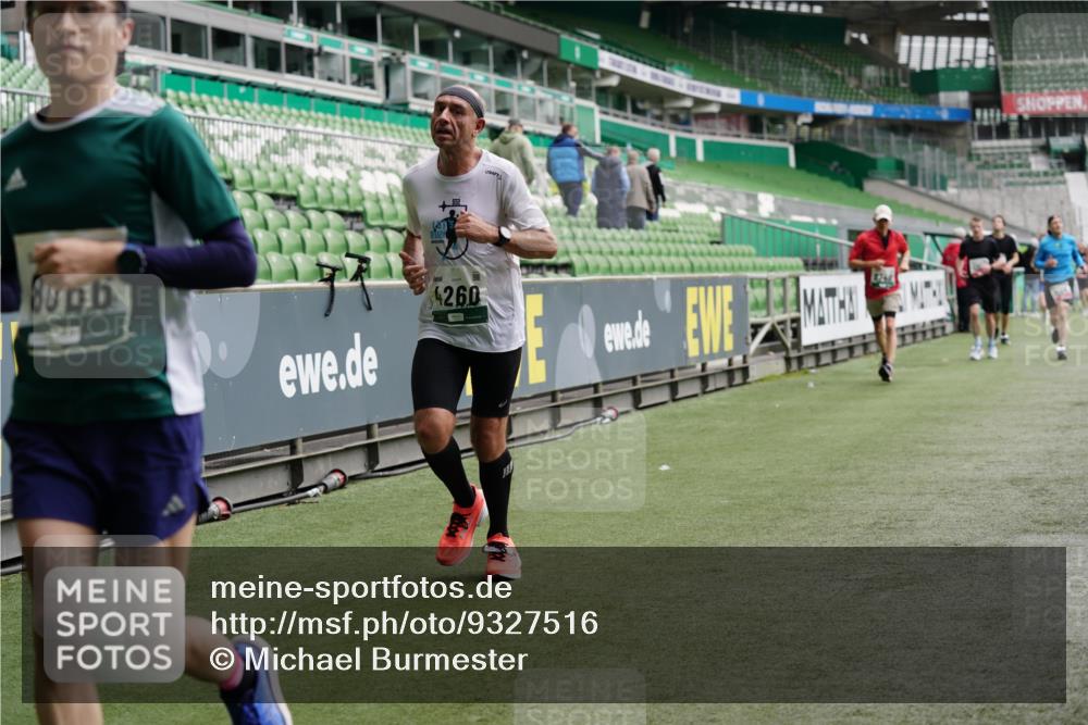 05.10.2025 - 20. swb-Marathon Bremen Michael Burmester http://msf.ph/oto/9327516 05.10.2025 12:51:27 Laufen im Stadion 334, 503, 601, 750, 754, 914, 1037, 1064, 1120, 1314, 1499, 1577, 1689, 1701, 1748, 1909, 1911, 1926, 2059, 2279, 2283, 2350, 2447, 2493, 2526, 3267, 3419, 3608, 3661, 4032, 4104, 4260, 4652, 4654, 4687, 4781, 5551, 5817, 5838, 5847, 5910, 6066, 6210, 6401, 6477, 6773, 6775, 7713, 7723, 8066, 8083, 8682, 8740, 8780, 8995, 122, 688, 745, 1033, 1044, 1166, 1450, 2381, 3291, 4366, 4962, 5184, 5418, 6252, 6681, 7493 meine-sportfotos.de