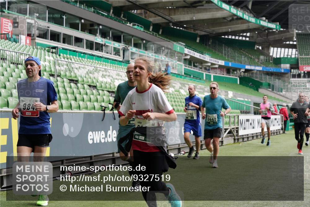 05.10.2025 - 20. swb-Marathon Bremen Michael Burmester http://msf.ph/oto/9327519 05.10.2025 12:55:58 Laufen im Stadion 78, 240, 325, 760, 830, 901, 984, 989, 1261, 1326, 1490, 1531, 1774, 1825, 1910, 1931, 2134, 2149, 2162, 2459, 2490, 2605, 2716, 2884, 2942, 3074, 3161, 3489, 3515, 3519, 3612, 3749, 3838, 3944, 4052, 4079, 4116, 4149, 4195, 4212, 4288, 4432, 4456, 4485, 4796, 4853, 5093, 5152, 5177, 5289, 5370, 5484, 5490, 5554, 5615, 5691, 5719, 5833, 5907, 6048, 6070, 6106, 6276, 6441, 6515, 6570, 6615, 6689, 6744, 6797, 6820, 6937, 8060, 8144, 8222, 6527 meine-sportfotos.de