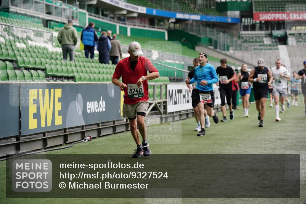 05.10.2025 - 20. swb-Marathon Bremen Michael Burmester http://msf.ph/oto/9327524 05.10.2025 12:51:30 Laufen im Stadion 334, 503, 601, 750, 754, 914, 1037, 1064, 1120, 1314, 1499, 1577, 1689, 1701, 1748, 1909, 1911, 1926, 2059, 2279, 2283, 2350, 2447, 2493, 2526, 3267, 3419, 3608, 3661, 4032, 4104, 4260, 4652, 4654, 4687, 4781, 5551, 5817, 5838, 5847, 5910, 6066, 6210, 6401, 6477, 6773, 6775, 7713, 7723, 8066, 8083, 8682, 8740, 8780, 8995, 122, 688, 745, 1033, 1044, 1166, 1450, 2381, 3291, 4366, 4962, 5418, 6252, 6681, 7493, 8995 meine-sportfotos.de