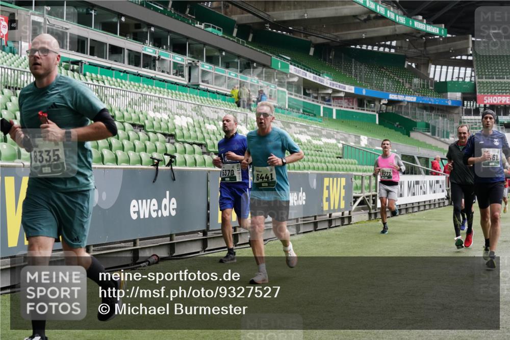 05.10.2025 - 20. swb-Marathon Bremen Michael Burmester http://msf.ph/oto/9327527 05.10.2025 12:55:58 Laufen im Stadion 78, 240, 325, 760, 830, 901, 984, 989, 1261, 1326, 1490, 1531, 1774, 1825, 1910, 1931, 2134, 2149, 2162, 2459, 2490, 2605, 2716, 2884, 2942, 3074, 3161, 3489, 3515, 3519, 3612, 3749, 3838, 3944, 4052, 4079, 4116, 4149, 4195, 4212, 4288, 4432, 4456, 4485, 4796, 4853, 5093, 5152, 5177, 5289, 5370, 5484, 5490, 5554, 5615, 5691, 5719, 5833, 5907, 6048, 6070, 6106, 6276, 6441, 6515, 6570, 6615, 6689, 6744, 6797, 6820, 6937, 8060, 8144, 8222, 6527 meine-sportfotos.de