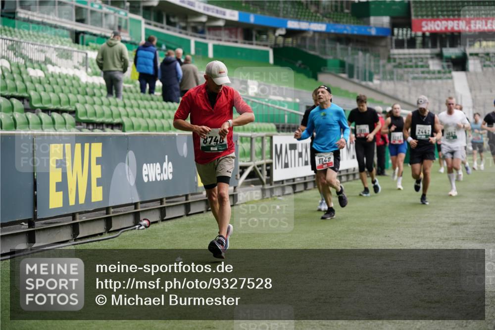 05.10.2025 - 20. swb-Marathon Bremen Michael Burmester http://msf.ph/oto/9327528 05.10.2025 12:51:30 Laufen im Stadion 334, 503, 601, 750, 754, 914, 1037, 1064, 1120, 1314, 1499, 1577, 1689, 1701, 1748, 1909, 1911, 1926, 2059, 2279, 2283, 2350, 2447, 2493, 2526, 3267, 3419, 3608, 3661, 4032, 4104, 4260, 4652, 4654, 4687, 4781, 5551, 5817, 5838, 5847, 5910, 6066, 6210, 6401, 6477, 6773, 6775, 7713, 7723, 8066, 8083, 8682, 8740, 8780, 8995, 122, 688, 745, 1033, 1044, 1166, 1450, 2381, 3291, 4366, 4962, 5418, 6252, 6681, 7493, 8995 meine-sportfotos.de