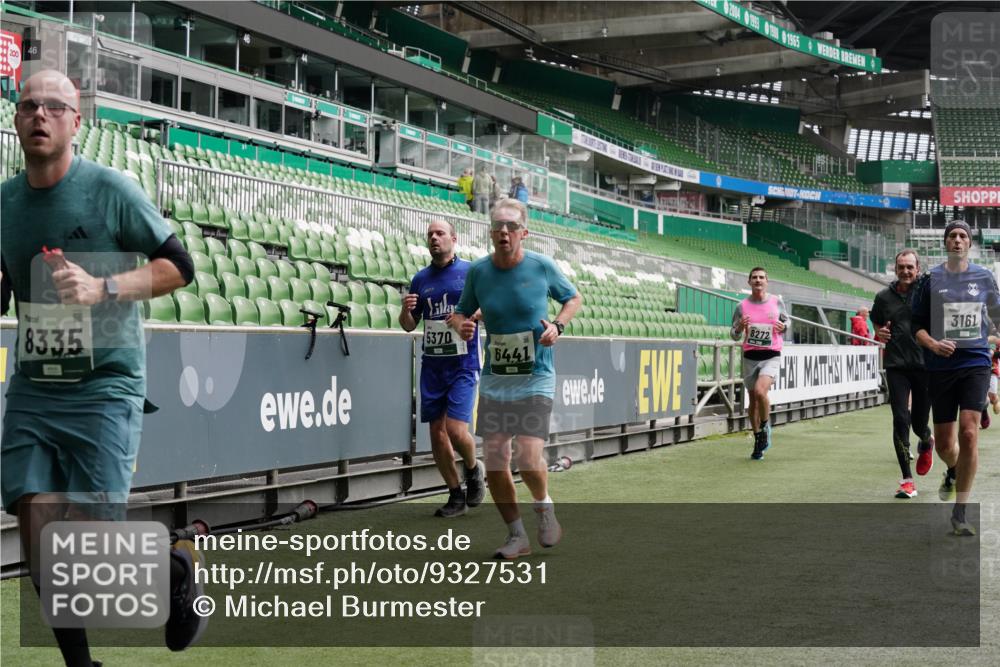 05.10.2025 - 20. swb-Marathon Bremen Michael Burmester http://msf.ph/oto/9327531 05.10.2025 12:55:59 Laufen im Stadion 78, 240, 325, 760, 830, 901, 984, 989, 1261, 1326, 1490, 1531, 1774, 1825, 1910, 1931, 2134, 2149, 2162, 2459, 2490, 2605, 2716, 2884, 2942, 3074, 3161, 3489, 3515, 3519, 3612, 3749, 3838, 3944, 4052, 4079, 4116, 4149, 4195, 4212, 4288, 4432, 4456, 4485, 4796, 4853, 5093, 5152, 5177, 5289, 5370, 5484, 5490, 5554, 5615, 5691, 5719, 5833, 5907, 6048, 6070, 6106, 6276, 6441, 6515, 6570, 6615, 6689, 6744, 6797, 6820, 6937, 7920, 8060, 8144, 8222, 6527 meine-sportfotos.de