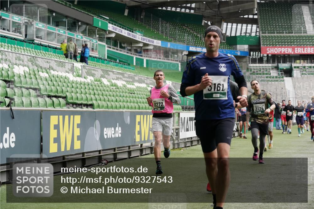 05.10.2025 - 20. swb-Marathon Bremen Michael Burmester http://msf.ph/oto/9327543 05.10.2025 12:56:00 Laufen im Stadion 78, 240, 325, 760, 830, 901, 984, 989, 1261, 1326, 1490, 1531, 1774, 1825, 1910, 1931, 2134, 2149, 2162, 2459, 2490, 2605, 2716, 2884, 2942, 3074, 3161, 3515, 3519, 3612, 3749, 3838, 3944, 4052, 4079, 4116, 4149, 4195, 4212, 4288, 4432, 4456, 4485, 4796, 4853, 5093, 5152, 5177, 5289, 5370, 5469, 5484, 5490, 5554, 5615, 5691, 5719, 5833, 5907, 6048, 6070, 6106, 6176, 6276, 6441, 6515, 6570, 6615, 6689, 6744, 6797, 6820, 6937, 7292, 7920, 8060, 8144, 8222, 6527 meine-sportfotos.de