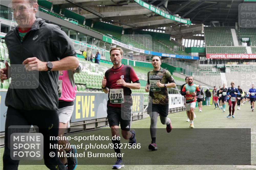 05.10.2025 - 20. swb-Marathon Bremen Michael Burmester http://msf.ph/oto/9327566 05.10.2025 12:56:02 Laufen im Stadion 78, 240, 325, 760, 830, 901, 984, 989, 1261, 1326, 1490, 1531, 1774, 1825, 1910, 1931, 2134, 2149, 2162, 2438, 2459, 2490, 2605, 2716, 2884, 2942, 3074, 3161, 3515, 3519, 3612, 3749, 3838, 3944, 4052, 4079, 4116, 4149, 4195, 4212, 4288, 4432, 4456, 4485, 4796, 4853, 5093, 5152, 5289, 5370, 5469, 5484, 5490, 5554, 5615, 5691, 5719, 5833, 6048, 6070, 6106, 6176, 6276, 6441, 6515, 6570, 6615, 6689, 6744, 6797, 6820, 6937, 7292, 7920, 8060, 8144, 8222, 6527 meine-sportfotos.de