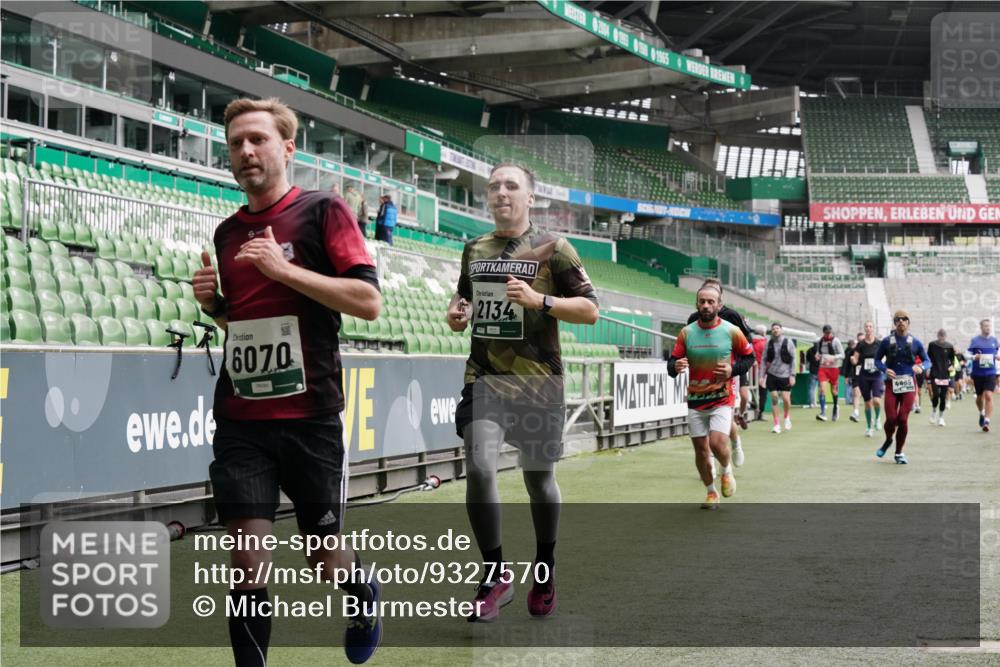 05.10.2025 - 20. swb-Marathon Bremen Michael Burmester http://msf.ph/oto/9327570 05.10.2025 12:56:03 Laufen im Stadion 78, 240, 325, 760, 830, 901, 984, 989, 1261, 1326, 1380, 1490, 1531, 1774, 1825, 1910, 1931, 2134, 2149, 2162, 2438, 2459, 2490, 2605, 2884, 2942, 3074, 3161, 3515, 3519, 3612, 3749, 3944, 4052, 4079, 4116, 4149, 4195, 4212, 4288, 4432, 4456, 4485, 4796, 4853, 5093, 5152, 5289, 5370, 5469, 5484, 5490, 5554, 5615, 5691, 5719, 5833, 6048, 6070, 6106, 6176, 6276, 6441, 6515, 6570, 6615, 6689, 6744, 6797, 6820, 6937, 7292, 7920, 8060, 8144, 8222, 6527 meine-sportfotos.de