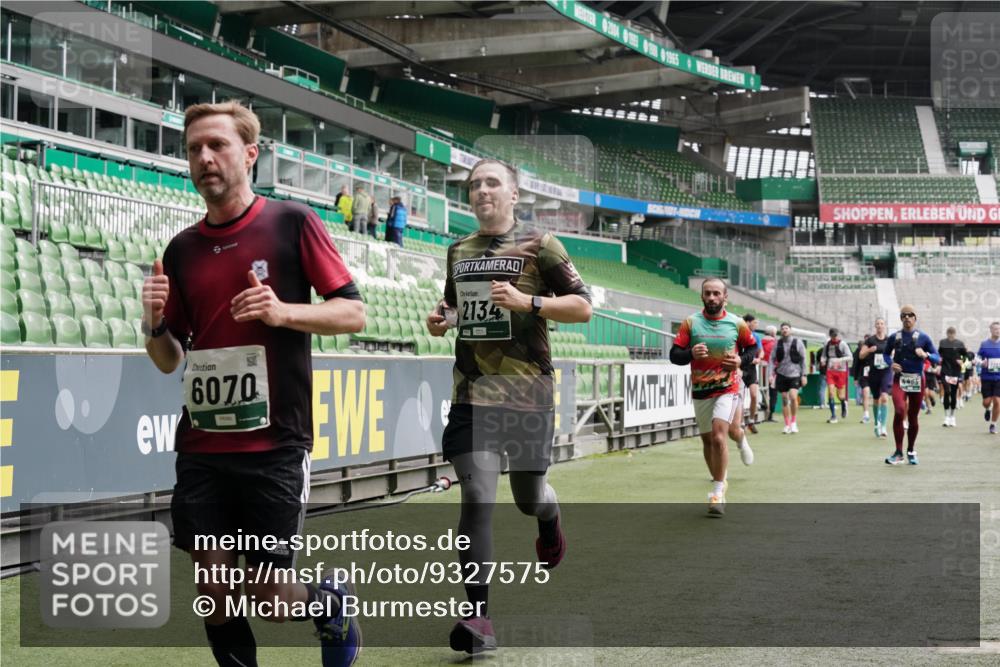 05.10.2025 - 20. swb-Marathon Bremen Michael Burmester http://msf.ph/oto/9327575 05.10.2025 12:56:03 Laufen im Stadion 78, 240, 325, 760, 830, 901, 984, 989, 1261, 1326, 1380, 1490, 1531, 1774, 1825, 1910, 1931, 2134, 2149, 2162, 2438, 2459, 2490, 2605, 2884, 2942, 3074, 3161, 3515, 3519, 3612, 3749, 3944, 4052, 4079, 4116, 4149, 4195, 4212, 4288, 4432, 4456, 4485, 4796, 4853, 5093, 5152, 5289, 5370, 5469, 5484, 5490, 5554, 5615, 5691, 5719, 5833, 6048, 6070, 6106, 6176, 6276, 6441, 6515, 6570, 6615, 6689, 6744, 6797, 6820, 6937, 7292, 7920, 8060, 8144, 8222, 6527 meine-sportfotos.de