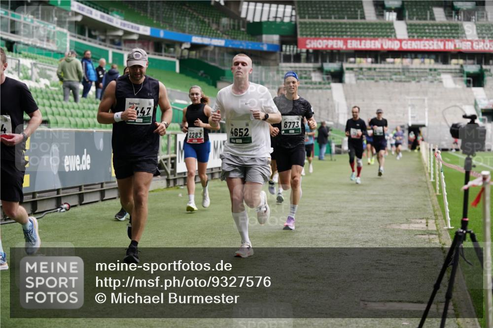 05.10.2025 - 20. swb-Marathon Bremen Michael Burmester http://msf.ph/oto/9327576 05.10.2025 12:51:34 Laufen im Stadion 334, 503, 601, 750, 754, 914, 1037, 1064, 1120, 1314, 1499, 1577, 1689, 1701, 1748, 1909, 1911, 1926, 2279, 2283, 2350, 2447, 2493, 2526, 3267, 3419, 3608, 3661, 4032, 4104, 4260, 4652, 4654, 4687, 4781, 5551, 5817, 5838, 5847, 5910, 6066, 6210, 6401, 6477, 6773, 6775, 7713, 7723, 8066, 8083, 8682, 8740, 8780, 122, 688, 745, 1033, 1166, 1450, 2059, 4962, 6252, 6681, 8995 meine-sportfotos.de