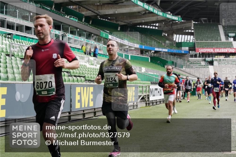 05.10.2025 - 20. swb-Marathon Bremen Michael Burmester http://msf.ph/oto/9327579 05.10.2025 12:56:03 Laufen im Stadion 78, 240, 325, 760, 830, 901, 984, 989, 1261, 1326, 1380, 1490, 1531, 1774, 1825, 1910, 1931, 2134, 2149, 2162, 2438, 2459, 2490, 2605, 2884, 2942, 3074, 3161, 3515, 3519, 3612, 3749, 3944, 4052, 4079, 4116, 4149, 4195, 4212, 4288, 4432, 4456, 4485, 4796, 4853, 5093, 5152, 5289, 5370, 5469, 5484, 5490, 5554, 5615, 5691, 5719, 5833, 6048, 6070, 6106, 6176, 6276, 6441, 6515, 6570, 6615, 6689, 6744, 6797, 6820, 6937, 7292, 7920, 8060, 8144, 8222, 6527 meine-sportfotos.de