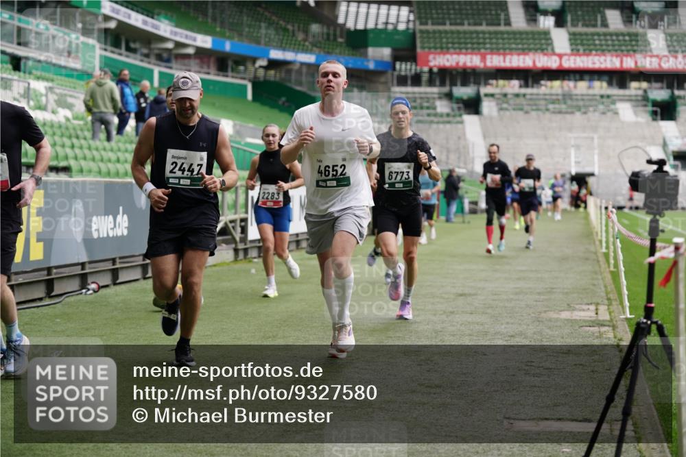 05.10.2025 - 20. swb-Marathon Bremen Michael Burmester http://msf.ph/oto/9327580 05.10.2025 12:51:34 Laufen im Stadion 334, 503, 601, 750, 754, 914, 1037, 1064, 1120, 1314, 1499, 1577, 1689, 1701, 1748, 1909, 1911, 1926, 2279, 2283, 2350, 2447, 2493, 2526, 3267, 3419, 3608, 3661, 4032, 4104, 4260, 4652, 4654, 4687, 4781, 5551, 5817, 5838, 5847, 5910, 6066, 6210, 6401, 6477, 6773, 6775, 7713, 7723, 8066, 8083, 8682, 8740, 8780, 122, 688, 745, 1033, 1166, 1450, 2059, 4962, 6252, 6681, 8995 meine-sportfotos.de