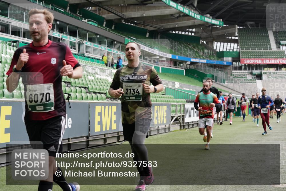 05.10.2025 - 20. swb-Marathon Bremen Michael Burmester http://msf.ph/oto/9327583 05.10.2025 12:56:03 Laufen im Stadion 78, 240, 325, 760, 830, 901, 984, 989, 1261, 1326, 1380, 1490, 1531, 1774, 1825, 1910, 1931, 2134, 2149, 2162, 2438, 2459, 2490, 2605, 2884, 2942, 3074, 3161, 3515, 3519, 3612, 3749, 3944, 4052, 4079, 4116, 4149, 4195, 4212, 4288, 4432, 4456, 4485, 4796, 4853, 5093, 5152, 5289, 5370, 5469, 5484, 5490, 5554, 5615, 5691, 5719, 5833, 6048, 6070, 6106, 6176, 6276, 6441, 6515, 6570, 6615, 6689, 6744, 6797, 6820, 6937, 7292, 7920, 8060, 8144, 8222, 6527 meine-sportfotos.de