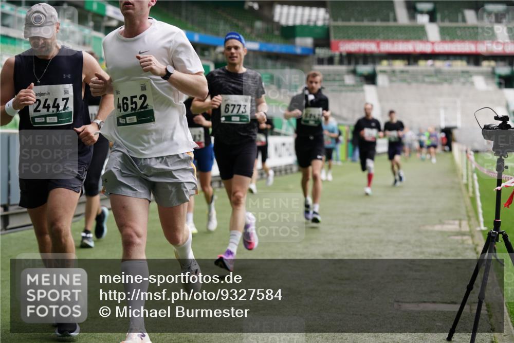 05.10.2025 - 20. swb-Marathon Bremen Michael Burmester http://msf.ph/oto/9327584 05.10.2025 12:51:35 Laufen im Stadion 334, 503, 601, 750, 754, 914, 1037, 1064, 1120, 1314, 1499, 1577, 1689, 1701, 1748, 1909, 1911, 1926, 2279, 2283, 2350, 2447, 2493, 2526, 3178, 3267, 3419, 3608, 3661, 4032, 4104, 4260, 4652, 4654, 4687, 4781, 5108, 5551, 5817, 5838, 5847, 5910, 6066, 6210, 6401, 6477, 6773, 6775, 7713, 7723, 8066, 8083, 8682, 8740, 8780, 122, 688, 745, 1166, 1450, 2059, 4962, 6252, 8995 meine-sportfotos.de