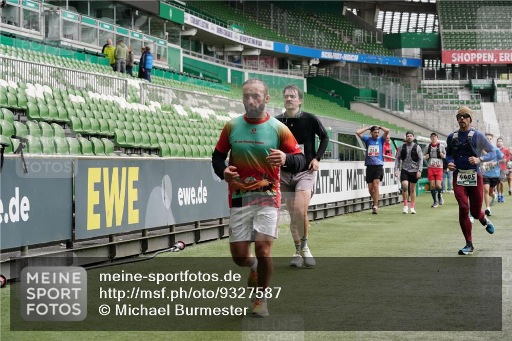05.10.2025 - 20. swb-Marathon Bremen Michael Burmester http://msf.ph/oto/9327587 05.10.2025 12:56:04 Laufen im Stadion 78, 240, 325, 760, 830, 901, 984, 989, 1261, 1326, 1380, 1490, 1531, 1774, 1825, 1910, 1931, 2134, 2149, 2162, 2438, 2459, 2490, 2605, 2884, 2942, 3074, 3161, 3515, 3519, 3612, 3749, 3944, 4052, 4079, 4116, 4149, 4195, 4212, 4288, 4432, 4456, 4485, 4796, 4853, 5093, 5152, 5289, 5370, 5469, 5484, 5490, 5615, 5691, 5719, 5833, 6048, 6070, 6106, 6176, 6276, 6375, 6441, 6515, 6570, 6615, 6689, 6744, 6797, 6820, 6937, 7292, 7920, 8060, 8144, 8222, 6527 meine-sportfotos.de