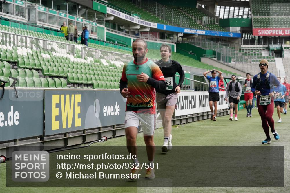 05.10.2025 - 20. swb-Marathon Bremen Michael Burmester http://msf.ph/oto/9327591 05.10.2025 12:56:05 Laufen im Stadion 78, 240, 325, 760, 830, 901, 984, 989, 1261, 1326, 1380, 1490, 1531, 1774, 1825, 1910, 1931, 2134, 2149, 2162, 2438, 2459, 2490, 2605, 2884, 2942, 3074, 3161, 3515, 3519, 3612, 3749, 3944, 4052, 4079, 4116, 4149, 4195, 4212, 4288, 4432, 4456, 4485, 4796, 4853, 5093, 5152, 5289, 5370, 5469, 5484, 5490, 5615, 5691, 5719, 5833, 6048, 6070, 6106, 6176, 6276, 6375, 6441, 6515, 6570, 6615, 6689, 6744, 6797, 6820, 6937, 7292, 7920, 8060, 8144, 8222, 6527 meine-sportfotos.de