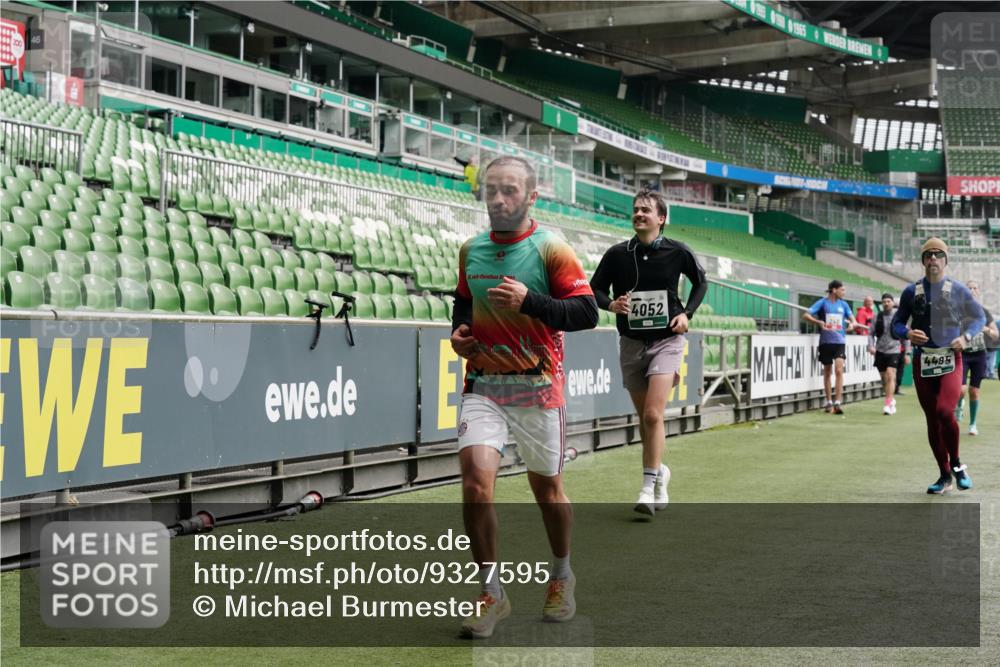 05.10.2025 - 20. swb-Marathon Bremen Michael Burmester http://msf.ph/oto/9327595 05.10.2025 12:56:05 Laufen im Stadion 78, 240, 325, 760, 830, 901, 984, 989, 1261, 1326, 1380, 1490, 1531, 1774, 1825, 1910, 1931, 2134, 2149, 2162, 2438, 2459, 2490, 2605, 2884, 2942, 3074, 3161, 3515, 3519, 3612, 3749, 3944, 4052, 4079, 4116, 4149, 4195, 4212, 4288, 4432, 4456, 4485, 4796, 4853, 5093, 5152, 5289, 5370, 5469, 5484, 5490, 5615, 5691, 5719, 5833, 6048, 6070, 6106, 6176, 6276, 6375, 6441, 6515, 6570, 6615, 6689, 6744, 6797, 6820, 6937, 7292, 7920, 8060, 8144, 8222, 6527 meine-sportfotos.de