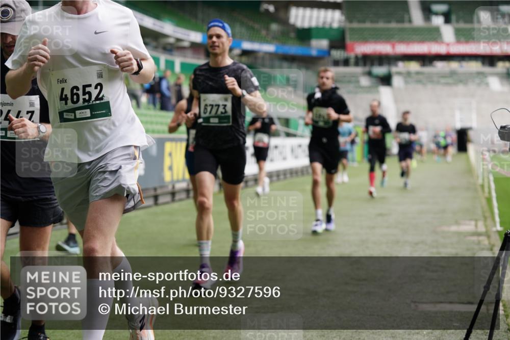 05.10.2025 - 20. swb-Marathon Bremen Michael Burmester http://msf.ph/oto/9327596 05.10.2025 12:51:36 Laufen im Stadion 334, 503, 601, 750, 754, 914, 1037, 1064, 1120, 1314, 1499, 1577, 1689, 1701, 1748, 1909, 1911, 1926, 2279, 2283, 2350, 2447, 2493, 2526, 3178, 3267, 3419, 3608, 3661, 4032, 4104, 4260, 4652, 4654, 4687, 4781, 5108, 5551, 5817, 5838, 5847, 5910, 6066, 6210, 6401, 6477, 6773, 6775, 7419, 7713, 7723, 8066, 8083, 8682, 8740, 8780, 122, 688, 745, 1166, 1450, 2059, 4962, 6252, 8995 meine-sportfotos.de
