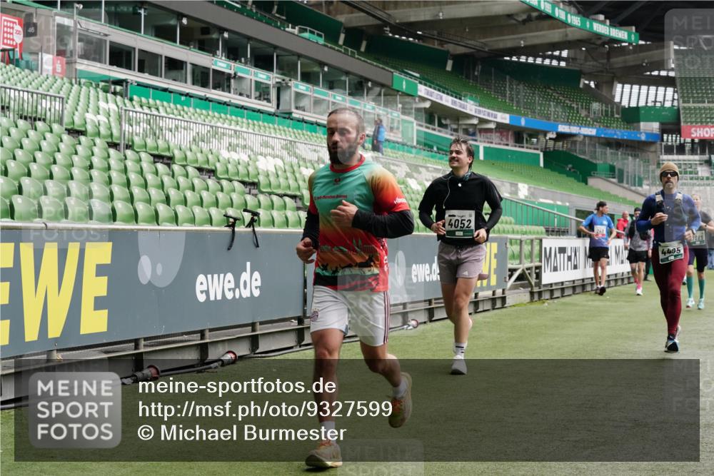 05.10.2025 - 20. swb-Marathon Bremen Michael Burmester http://msf.ph/oto/9327599 05.10.2025 12:56:05 Laufen im Stadion 78, 240, 325, 760, 830, 901, 984, 989, 1261, 1326, 1380, 1490, 1531, 1774, 1825, 1910, 1931, 2134, 2149, 2162, 2438, 2459, 2490, 2605, 2884, 2942, 3074, 3161, 3515, 3519, 3612, 3749, 3944, 4052, 4079, 4116, 4149, 4195, 4212, 4288, 4432, 4456, 4485, 4796, 4853, 5093, 5152, 5289, 5370, 5469, 5484, 5490, 5615, 5691, 5719, 5833, 6048, 6070, 6106, 6176, 6276, 6375, 6441, 6515, 6570, 6615, 6689, 6744, 6797, 6820, 6937, 7292, 7920, 8060, 8144, 8222, 6527 meine-sportfotos.de