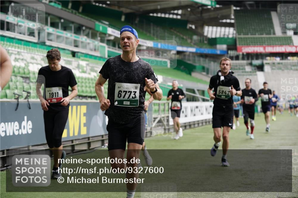 05.10.2025 - 20. swb-Marathon Bremen Michael Burmester http://msf.ph/oto/9327600 05.10.2025 12:51:36 Laufen im Stadion 334, 503, 601, 750, 754, 914, 1037, 1064, 1120, 1314, 1499, 1577, 1689, 1701, 1748, 1909, 1911, 1926, 2279, 2283, 2350, 2447, 2493, 2526, 3178, 3267, 3419, 3608, 3661, 4032, 4104, 4260, 4652, 4654, 4687, 4781, 5108, 5551, 5817, 5838, 5847, 5910, 6066, 6210, 6401, 6477, 6773, 6775, 7419, 7713, 7723, 8066, 8083, 8682, 8740, 8780, 122, 688, 745, 1166, 1450, 2059, 4962, 6252, 8995 meine-sportfotos.de