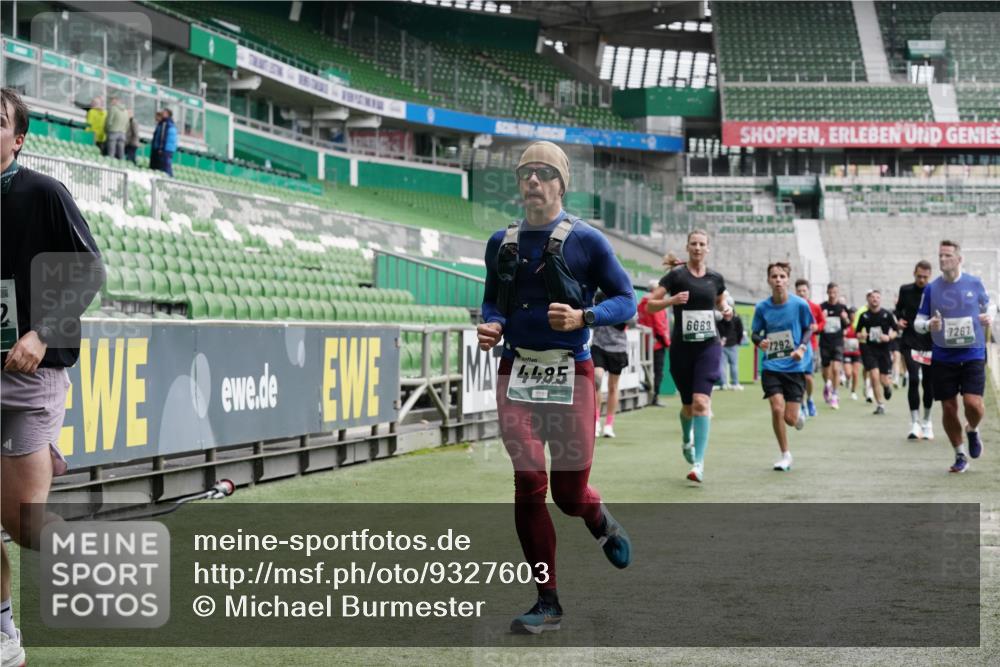 05.10.2025 - 20. swb-Marathon Bremen Michael Burmester http://msf.ph/oto/9327603 05.10.2025 12:56:07 Laufen im Stadion 78, 240, 325, 760, 830, 901, 984, 989, 1261, 1326, 1380, 1490, 1531, 1774, 1825, 1910, 1931, 2134, 2149, 2162, 2438, 2459, 2490, 2605, 2884, 2942, 3074, 3161, 3392, 3515, 3519, 3612, 3749, 3944, 4052, 4079, 4116, 4149, 4195, 4212, 4288, 4432, 4456, 4485, 4796, 4853, 5093, 5152, 5289, 5370, 5469, 5484, 5490, 5615, 5691, 5719, 6048, 6070, 6106, 6176, 6276, 6375, 6441, 6515, 6570, 6615, 6689, 6744, 6797, 6820, 6937, 7292, 7431, 7920, 8060, 8144, 8222, 6527 meine-sportfotos.de