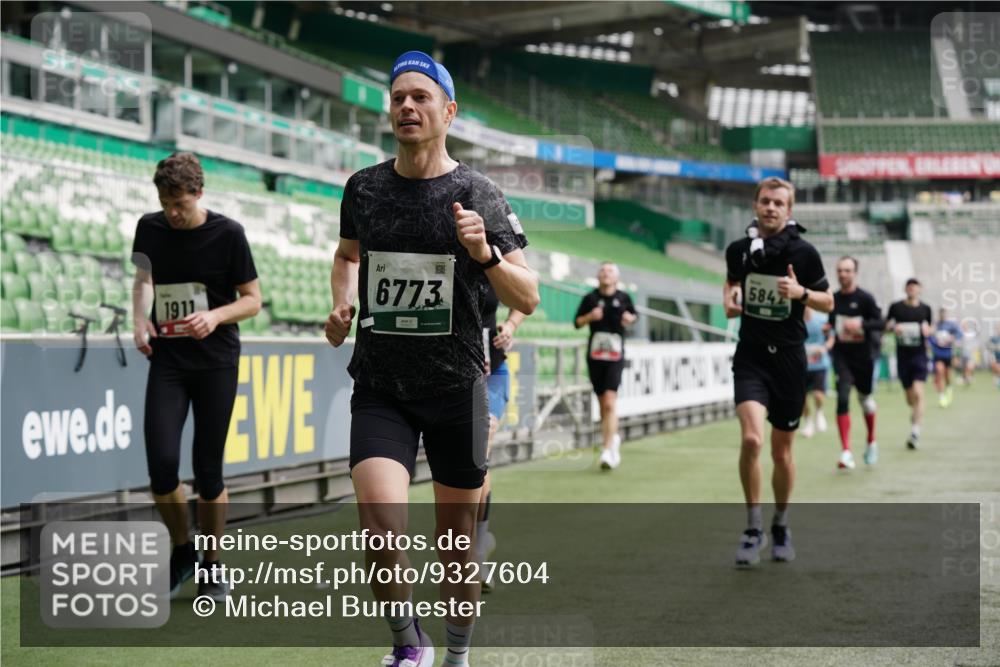 05.10.2025 - 20. swb-Marathon Bremen Michael Burmester http://msf.ph/oto/9327604 05.10.2025 12:51:36 Laufen im Stadion 334, 503, 601, 750, 754, 914, 1037, 1064, 1120, 1314, 1499, 1577, 1689, 1701, 1748, 1909, 1911, 1926, 2279, 2283, 2350, 2447, 2493, 2526, 3178, 3267, 3419, 3608, 3661, 4032, 4104, 4260, 4652, 4654, 4687, 4781, 5108, 5551, 5817, 5838, 5847, 5910, 6066, 6210, 6401, 6477, 6773, 6775, 7419, 7713, 7723, 8066, 8083, 8682, 8740, 8780, 122, 688, 745, 1166, 1450, 2059, 4962, 6252, 8995 meine-sportfotos.de