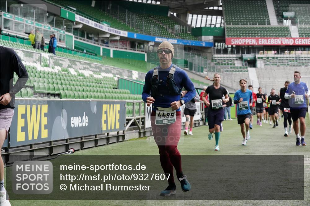 05.10.2025 - 20. swb-Marathon Bremen Michael Burmester http://msf.ph/oto/9327607 05.10.2025 12:56:07 Laufen im Stadion 78, 240, 325, 760, 830, 901, 984, 989, 1261, 1326, 1380, 1490, 1531, 1774, 1825, 1910, 1931, 2134, 2149, 2162, 2438, 2459, 2490, 2605, 2884, 2942, 3074, 3161, 3392, 3515, 3519, 3612, 3749, 3944, 4052, 4079, 4116, 4149, 4195, 4212, 4288, 4432, 4456, 4485, 4796, 4853, 5093, 5152, 5289, 5370, 5469, 5484, 5490, 5615, 5691, 5719, 6048, 6070, 6106, 6176, 6276, 6375, 6441, 6515, 6570, 6615, 6689, 6744, 6797, 6820, 6937, 7292, 7431, 7920, 8060, 8144, 8222, 6527 meine-sportfotos.de