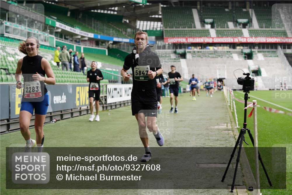 05.10.2025 - 20. swb-Marathon Bremen Michael Burmester http://msf.ph/oto/9327608 05.10.2025 12:51:37 Laufen im Stadion 334, 503, 601, 750, 754, 914, 1037, 1064, 1120, 1314, 1499, 1577, 1689, 1701, 1748, 1909, 1911, 1926, 2279, 2283, 2350, 2447, 2493, 2526, 3178, 3267, 3419, 3608, 3661, 4032, 4104, 4260, 4652, 4654, 4687, 4781, 5108, 5416, 5551, 5817, 5838, 5847, 5910, 6066, 6210, 6401, 6477, 6773, 6775, 7419, 7713, 7723, 8066, 8083, 8682, 8740, 8780, 122, 688, 745, 1166, 1450, 2059, 4962, 6252, 8995 meine-sportfotos.de