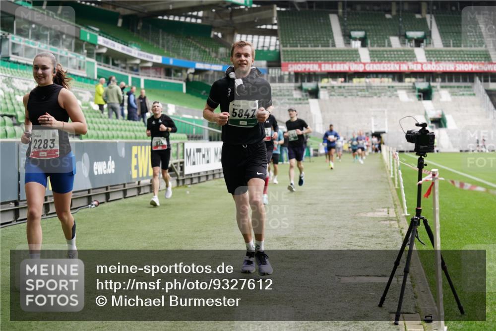 05.10.2025 - 20. swb-Marathon Bremen Michael Burmester http://msf.ph/oto/9327612 05.10.2025 12:51:37 Laufen im Stadion 334, 503, 601, 750, 754, 914, 1037, 1064, 1120, 1314, 1499, 1577, 1689, 1701, 1748, 1909, 1911, 1926, 2279, 2283, 2350, 2447, 2493, 2526, 3178, 3267, 3419, 3608, 3661, 4032, 4104, 4260, 4652, 4654, 4687, 4781, 5108, 5416, 5551, 5817, 5838, 5847, 5910, 6066, 6210, 6401, 6477, 6773, 6775, 7419, 7713, 7723, 8066, 8083, 8682, 8740, 8780, 122, 688, 745, 1166, 1450, 2059, 4962, 6252, 8995 meine-sportfotos.de