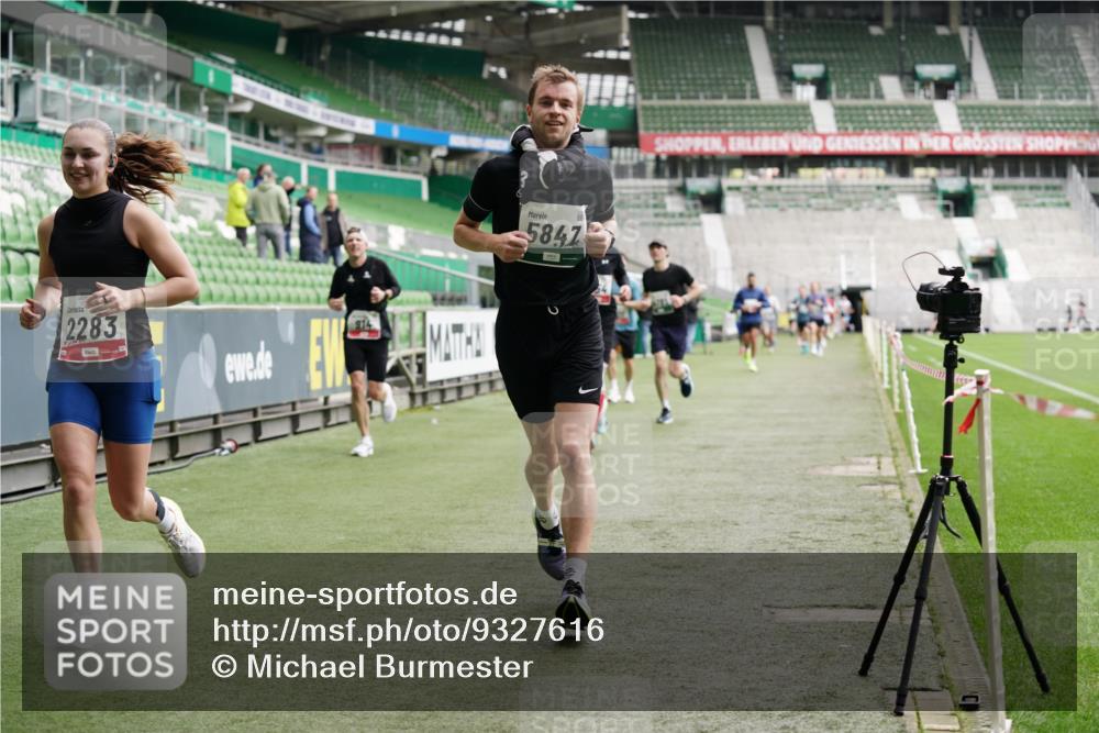 05.10.2025 - 20. swb-Marathon Bremen Michael Burmester http://msf.ph/oto/9327616 05.10.2025 12:51:37 Laufen im Stadion 334, 503, 601, 750, 754, 914, 1037, 1064, 1120, 1314, 1499, 1577, 1689, 1701, 1748, 1909, 1911, 1926, 2279, 2283, 2350, 2447, 2493, 2526, 3178, 3267, 3419, 3608, 3661, 4032, 4104, 4260, 4652, 4654, 4687, 4781, 5108, 5416, 5551, 5817, 5838, 5847, 5910, 6066, 6210, 6401, 6477, 6773, 6775, 7419, 7713, 7723, 8066, 8083, 8682, 8740, 8780, 122, 688, 745, 1166, 1450, 2059, 4962, 6252, 8995 meine-sportfotos.de