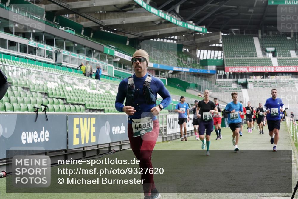 05.10.2025 - 20. swb-Marathon Bremen Michael Burmester http://msf.ph/oto/9327620 05.10.2025 12:56:07 Laufen im Stadion 78, 240, 325, 760, 830, 901, 984, 989, 1261, 1326, 1380, 1490, 1531, 1774, 1825, 1910, 1931, 2134, 2149, 2162, 2438, 2459, 2490, 2605, 2884, 2942, 3074, 3161, 3392, 3515, 3519, 3612, 3749, 3944, 4052, 4079, 4116, 4149, 4195, 4212, 4288, 4432, 4456, 4485, 4796, 4853, 5093, 5152, 5289, 5370, 5469, 5484, 5490, 5615, 5691, 5719, 6048, 6070, 6106, 6176, 6276, 6375, 6441, 6515, 6570, 6615, 6689, 6744, 6797, 6820, 6937, 7292, 7431, 7920, 8060, 8144, 8222, 6527 meine-sportfotos.de