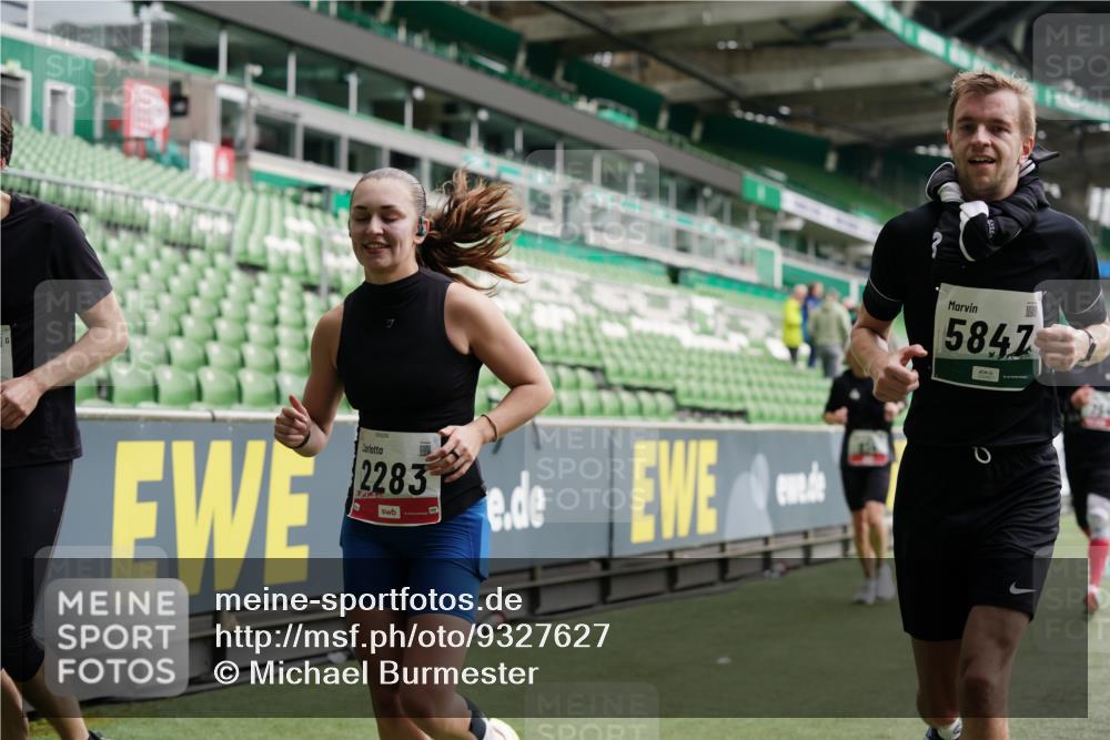 05.10.2025 - 20. swb-Marathon Bremen Michael Burmester http://msf.ph/oto/9327627 05.10.2025 12:51:38 Laufen im Stadion 334, 503, 601, 750, 754, 914, 1029, 1037, 1064, 1120, 1314, 1499, 1577, 1689, 1701, 1748, 1909, 1911, 1926, 2279, 2283, 2350, 2447, 2493, 2526, 3178, 3267, 3419, 3608, 3661, 4032, 4104, 4260, 4652, 4654, 4687, 4781, 5068, 5108, 5416, 5551, 5817, 5838, 5847, 5910, 6066, 6210, 6401, 6477, 6773, 6775, 7419, 7713, 7723, 8066, 8083, 8682, 8740, 8780, 122, 688, 745, 1166, 1450, 2059, 4962, 6252, 8995 meine-sportfotos.de