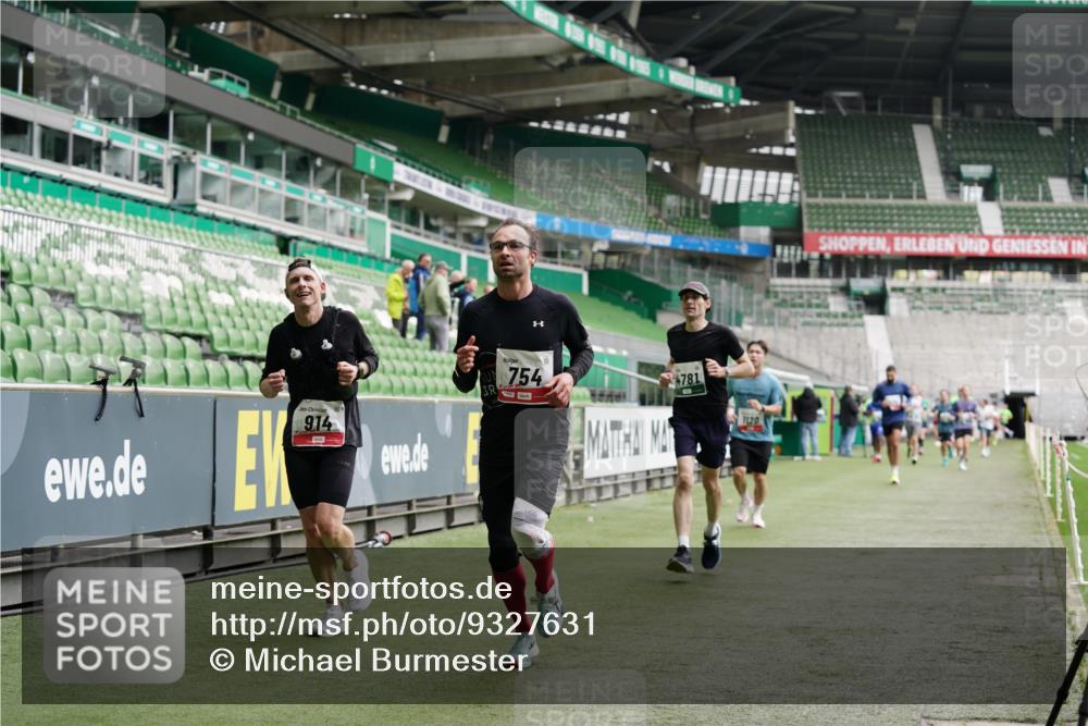 05.10.2025 - 20. swb-Marathon Bremen Michael Burmester http://msf.ph/oto/9327631 05.10.2025 12:51:39 Laufen im Stadion 334, 503, 601, 750, 754, 914, 1029, 1037, 1064, 1120, 1314, 1499, 1577, 1689, 1701, 1748, 1909, 1911, 1926, 2279, 2283, 2350, 2447, 2493, 2526, 3178, 3267, 3419, 3608, 3661, 4032, 4104, 4260, 4652, 4654, 4687, 4781, 5068, 5108, 5416, 5551, 5817, 5838, 5847, 5910, 6066, 6210, 6401, 6477, 6773, 6775, 7313, 7419, 7713, 7723, 8066, 8083, 8682, 8740, 8780, 122, 334, 688, 745, 1166, 1450, 2059, 4962, 5817, 6252, 8995 meine-sportfotos.de