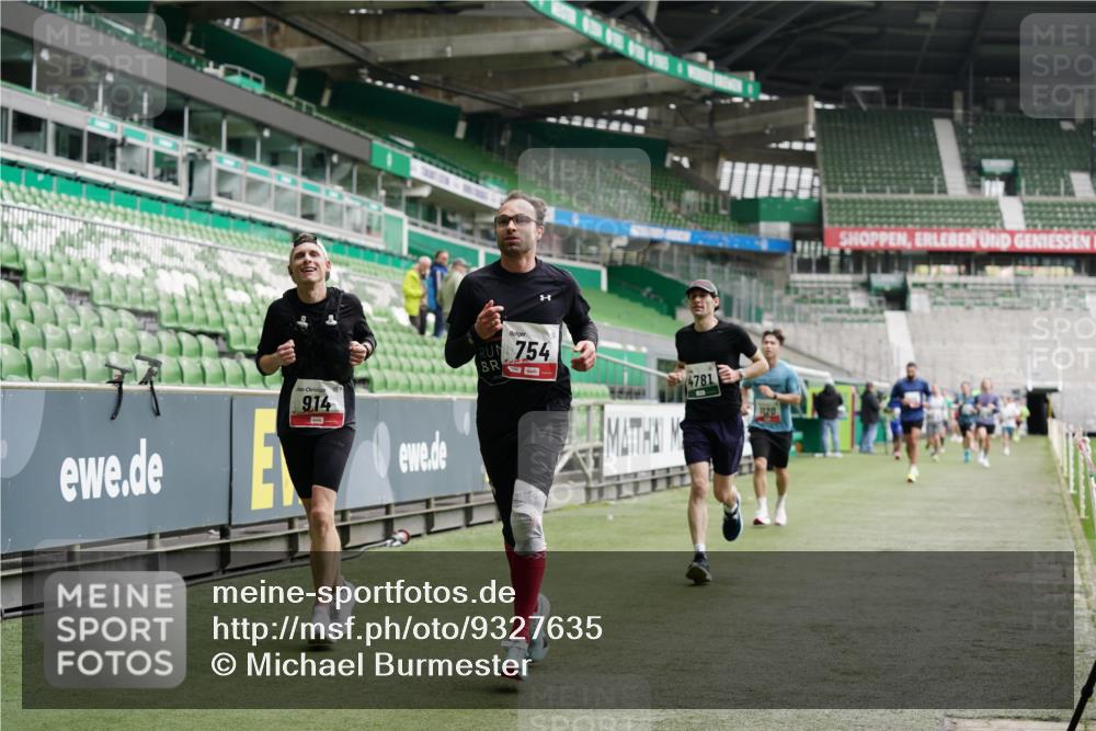 05.10.2025 - 20. swb-Marathon Bremen Michael Burmester http://msf.ph/oto/9327635 05.10.2025 12:51:39 Laufen im Stadion 334, 503, 601, 750, 754, 914, 1029, 1037, 1064, 1120, 1314, 1499, 1577, 1689, 1701, 1748, 1909, 1911, 1926, 2279, 2283, 2350, 2447, 2493, 2526, 3178, 3267, 3419, 3608, 3661, 4032, 4104, 4260, 4652, 4654, 4687, 4781, 5068, 5108, 5416, 5551, 5817, 5838, 5847, 5910, 6066, 6210, 6401, 6477, 6773, 6775, 7313, 7419, 7713, 7723, 8066, 8083, 8682, 8740, 8780, 122, 334, 688, 745, 1166, 1450, 2059, 4962, 5817, 6252, 8995 meine-sportfotos.de