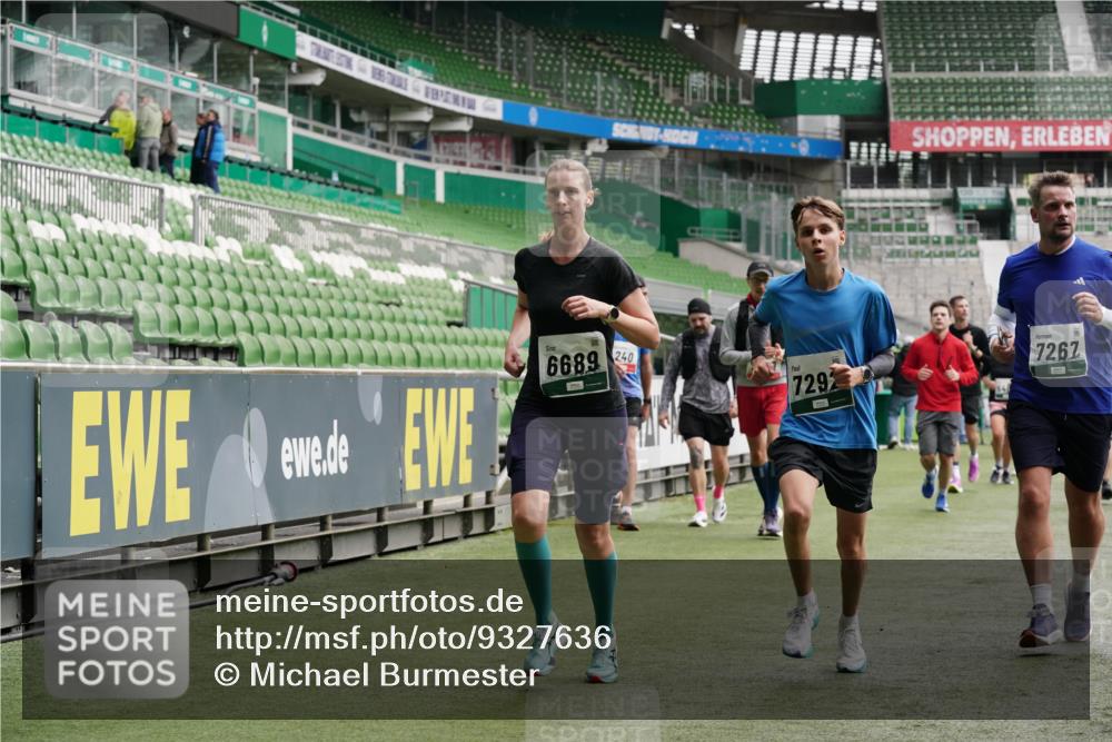 05.10.2025 - 20. swb-Marathon Bremen Michael Burmester http://msf.ph/oto/9327636 05.10.2025 12:56:09 Laufen im Stadion 78, 240, 325, 760, 830, 901, 984, 989, 1261, 1380, 1490, 1531, 1679, 1774, 1825, 1931, 2134, 2149, 2162, 2263, 2438, 2459, 2490, 2605, 2884, 2942, 3074, 3161, 3392, 3515, 3519, 3612, 3749, 3944, 4052, 4079, 4116, 4149, 4195, 4288, 4432, 4456, 4485, 4796, 4853, 5093, 5152, 5289, 5370, 5469, 5484, 5490, 5615, 5691, 5719, 6048, 6070, 6106, 6176, 6276, 6375, 6441, 6515, 6570, 6615, 6689, 6744, 6797, 6820, 6864, 6937, 7000, 7292, 7431, 7920, 8060, 8144, 8222, 6527 meine-sportfotos.de