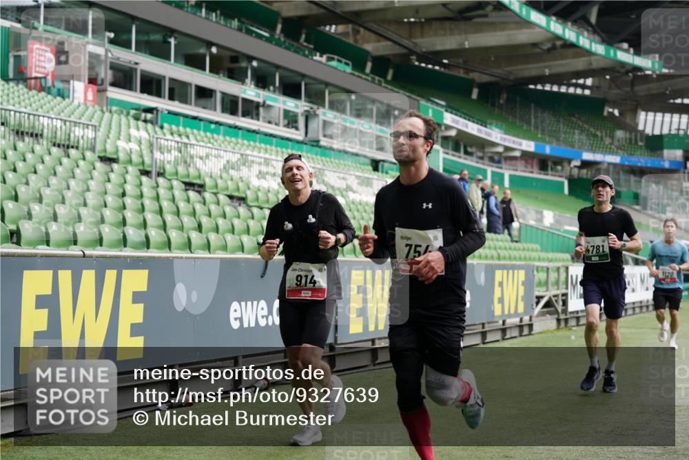 05.10.2025 - 20. swb-Marathon Bremen Michael Burmester http://msf.ph/oto/9327639 05.10.2025 12:51:40 Laufen im Stadion 503, 601, 750, 754, 914, 1029, 1037, 1064, 1120, 1314, 1499, 1577, 1689, 1701, 1748, 1909, 1911, 1926, 2279, 2283, 2350, 2447, 2493, 2526, 3178, 3267, 3419, 3608, 3661, 4032, 4104, 4260, 4652, 4654, 4687, 4781, 5068, 5108, 5416, 5551, 5838, 5847, 5910, 6066, 6210, 6401, 6477, 6773, 6775, 7313, 7419, 7713, 7723, 8066, 8083, 8534, 8682, 8740, 8780, 122, 334, 688, 745, 1166, 1450, 2059, 3608, 4962, 5817, 6252, 6477, 8995 meine-sportfotos.de