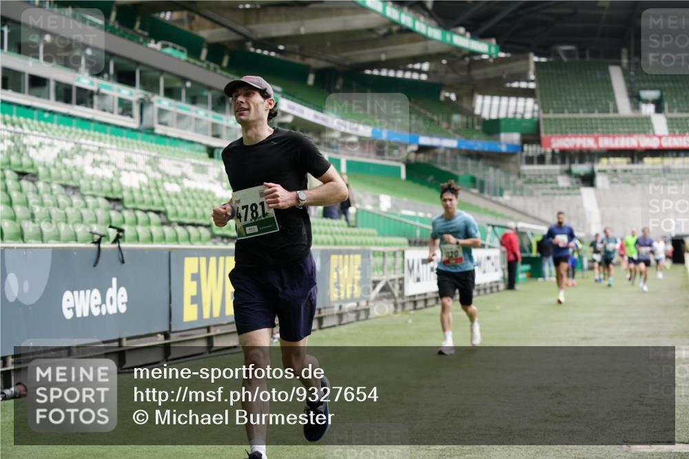 05.10.2025 - 20. swb-Marathon Bremen Michael Burmester http://msf.ph/oto/9327654 05.10.2025 12:51:42 Laufen im Stadion 503, 601, 750, 754, 914, 1029, 1037, 1064, 1120, 1314, 1499, 1577, 1701, 1748, 1909, 1911, 1926, 2279, 2283, 2350, 2447, 2493, 2526, 3178, 3267, 3419, 3661, 4032, 4104, 4260, 4652, 4654, 4687, 4781, 5068, 5108, 5416, 5551, 5847, 5910, 6066, 6210, 6401, 6773, 6775, 7031, 7313, 7419, 7713, 7723, 8066, 8083, 8534, 8682, 8740, 8780, 122, 334, 601, 1037, 1450, 1689, 2059, 3419, 3608, 4962, 5817, 5838, 6252, 6401, 6477, 8995 meine-sportfotos.de
