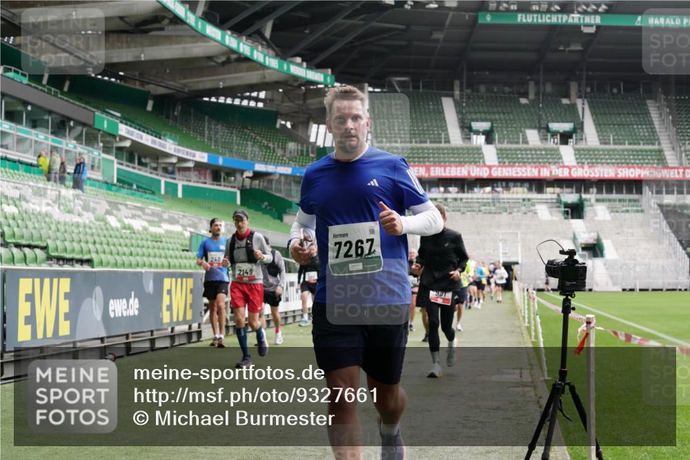 05.10.2025 - 20. swb-Marathon Bremen Michael Burmester http://msf.ph/oto/9327661 05.10.2025 12:56:11 Laufen im Stadion 78, 240, 325, 760, 830, 901, 984, 989, 1261, 1380, 1490, 1531, 1679, 1774, 1825, 1931, 2134, 2149, 2162, 2263, 2438, 2459, 2490, 2605, 2634, 2884, 2942, 3074, 3161, 3392, 3515, 3519, 3612, 3749, 3944, 3980, 4052, 4079, 4101, 4116, 4149, 4195, 4288, 4432, 4456, 4485, 4796, 4853, 5093, 5152, 5289, 5370, 5469, 5484, 5490, 5615, 5691, 5719, 6048, 6070, 6176, 6276, 6375, 6441, 6515, 6570, 6615, 6689, 6744, 6797, 6820, 6864, 6937, 7000, 7292, 7431, 7920, 8060, 8144, 8222, 6527 meine-sportfotos.de