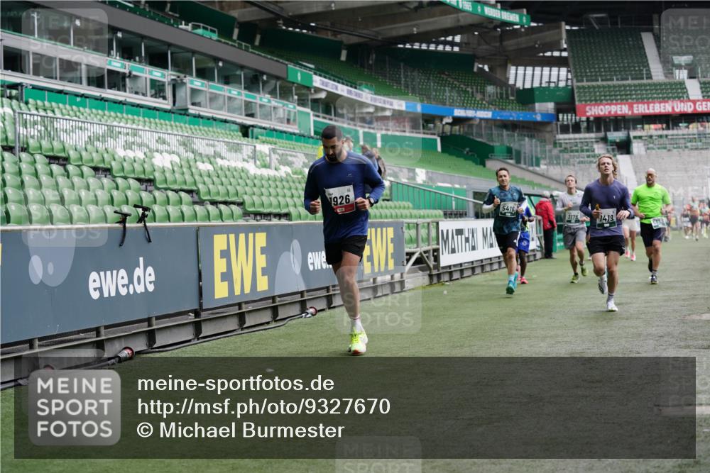 05.10.2025 - 20. swb-Marathon Bremen Michael Burmester http://msf.ph/oto/9327670 05.10.2025 12:51:48 Laufen im Stadion 503, 750, 754, 914, 1029, 1064, 1120, 1314, 1499, 1577, 1701, 1748, 1909, 1911, 1926, 2279, 2283, 2350, 2447, 2493, 2526, 3178, 3661, 4104, 4260, 4652, 4654, 4687, 4781, 5068, 5108, 5416, 5551, 5847, 5910, 6066, 6210, 6773, 6775, 7031, 7313, 7419, 7713, 7723, 8066, 8534, 8558, 8682, 8740, 8780, 334, 601, 1037, 1689, 1909, 2059, 3267, 3419, 3608, 3661, 4032, 5551, 5817, 5838, 6401, 6477, 8083, 8995 meine-sportfotos.de