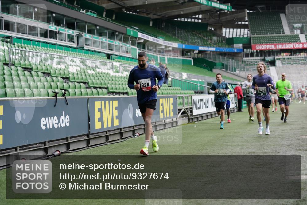 05.10.2025 - 20. swb-Marathon Bremen Michael Burmester http://msf.ph/oto/9327674 05.10.2025 12:51:48 Laufen im Stadion 503, 750, 754, 914, 1029, 1064, 1120, 1314, 1499, 1577, 1701, 1748, 1909, 1911, 1926, 2279, 2283, 2350, 2447, 2493, 2526, 3178, 3661, 4104, 4260, 4652, 4654, 4687, 4781, 5068, 5108, 5416, 5551, 5847, 5910, 6066, 6210, 6773, 6775, 7031, 7313, 7419, 7713, 7723, 8066, 8534, 8558, 8682, 8740, 8780, 334, 601, 1037, 1689, 1909, 2059, 3267, 3419, 3608, 3661, 4032, 5551, 5817, 5838, 6401, 6477, 8083, 8995 meine-sportfotos.de