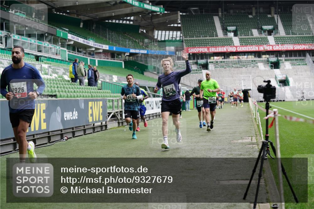 05.10.2025 - 20. swb-Marathon Bremen Michael Burmester http://msf.ph/oto/9327679 05.10.2025 12:51:49 Laufen im Stadion 503, 750, 754, 914, 1029, 1064, 1120, 1314, 1499, 1577, 1701, 1748, 1911, 1926, 2279, 2283, 2350, 2447, 2493, 2526, 3178, 4104, 4260, 4652, 4654, 4687, 4781, 5068, 5108, 5416, 5847, 5910, 6066, 6210, 6367, 6773, 6775, 7031, 7313, 7419, 7713, 7723, 8066, 8534, 8558, 8682, 8740, 8780, 334, 601, 1037, 1689, 1909, 2059, 3267, 3419, 3608, 3661, 4032, 5551, 5817, 5838, 6401, 6477, 8083, 8995 meine-sportfotos.de
