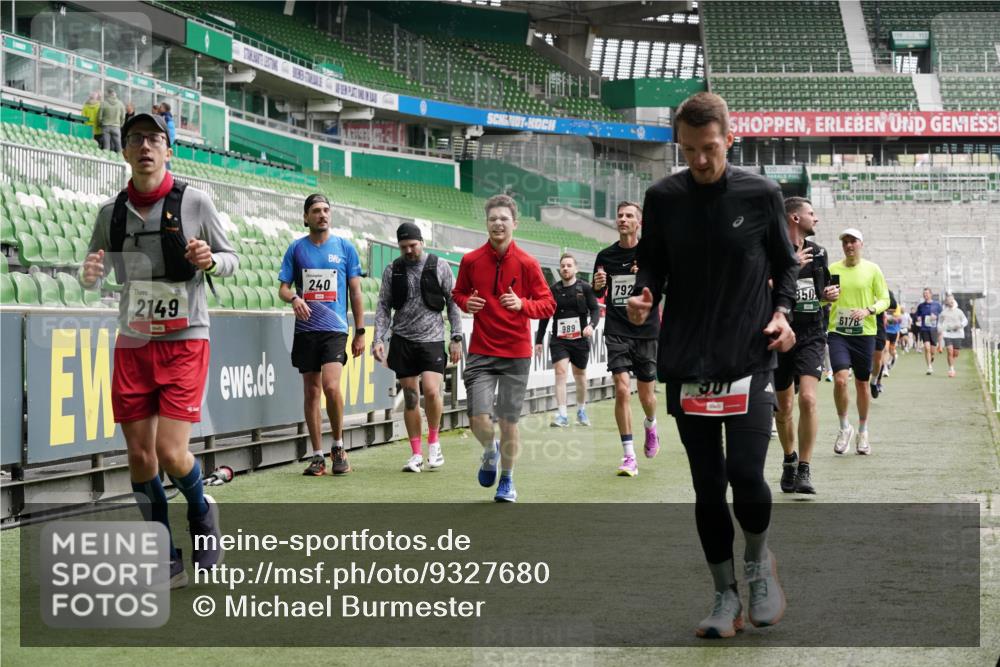 05.10.2025 - 20. swb-Marathon Bremen Michael Burmester http://msf.ph/oto/9327680 05.10.2025 12:56:13 Laufen im Stadion 78, 240, 325, 591, 760, 830, 901, 984, 989, 1261, 1380, 1490, 1679, 1774, 1825, 1931, 2134, 2149, 2162, 2263, 2438, 2459, 2490, 2634, 2884, 2942, 3074, 3161, 3392, 3515, 3519, 3606, 3612, 3749, 3980, 4052, 4079, 4101, 4116, 4149, 4195, 4288, 4432, 4456, 4485, 4796, 4853, 5093, 5152, 5289, 5370, 5419, 5469, 5484, 5490, 5615, 5691, 5719, 6048, 6070, 6176, 6276, 6375, 6441, 6515, 6570, 6615, 6689, 6744, 6797, 6820, 6864, 6937, 7000, 7292, 7320, 7431, 7783, 7920, 8060, 8144, 8222 meine-sportfotos.de