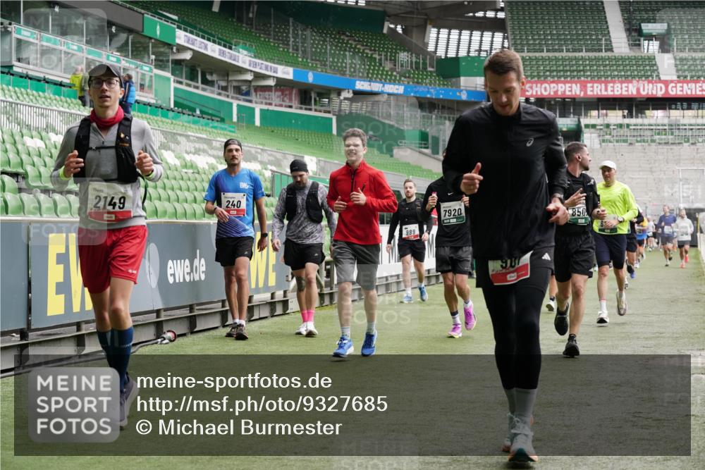 05.10.2025 - 20. swb-Marathon Bremen Michael Burmester http://msf.ph/oto/9327685 05.10.2025 12:56:13 Laufen im Stadion 78, 240, 325, 591, 760, 830, 901, 984, 989, 1261, 1380, 1490, 1679, 1774, 1825, 1931, 2134, 2149, 2162, 2263, 2438, 2459, 2490, 2634, 2884, 2942, 3074, 3161, 3392, 3515, 3519, 3606, 3612, 3749, 3980, 4052, 4079, 4101, 4116, 4149, 4195, 4288, 4432, 4456, 4485, 4796, 4853, 5093, 5152, 5289, 5370, 5419, 5469, 5484, 5490, 5615, 5691, 5719, 6048, 6070, 6176, 6276, 6375, 6441, 6515, 6570, 6615, 6689, 6744, 6797, 6820, 6864, 6937, 7000, 7292, 7320, 7431, 7783, 7920, 8060, 8144, 8222 meine-sportfotos.de